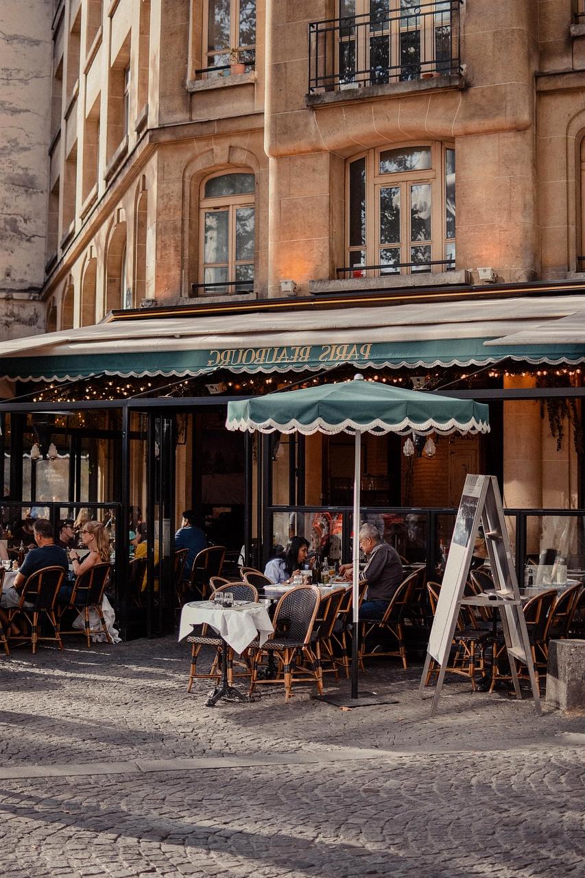 Vassoi con paste fresche e colorate del giorno